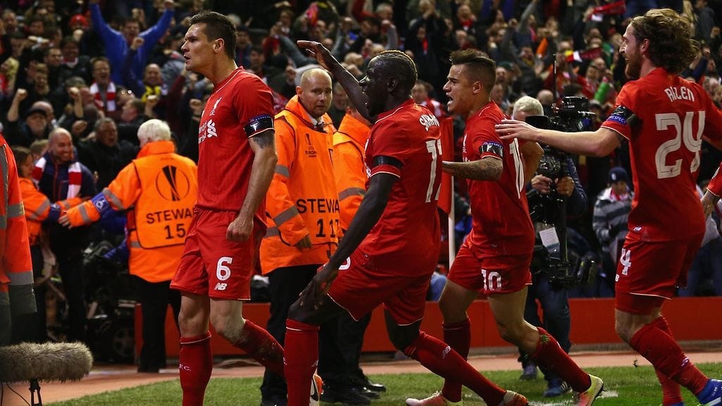 Dejan Lovren (vas.) iski Liverpoolin jatkoon lisäajalla.