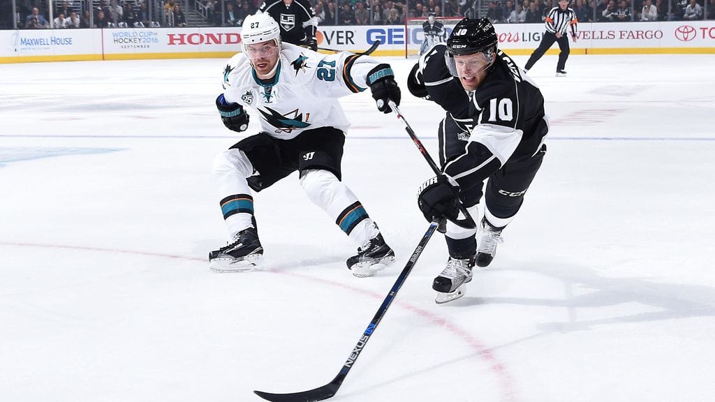 Joonas Donskoi vartioi Kingsin Kris Versteegia.