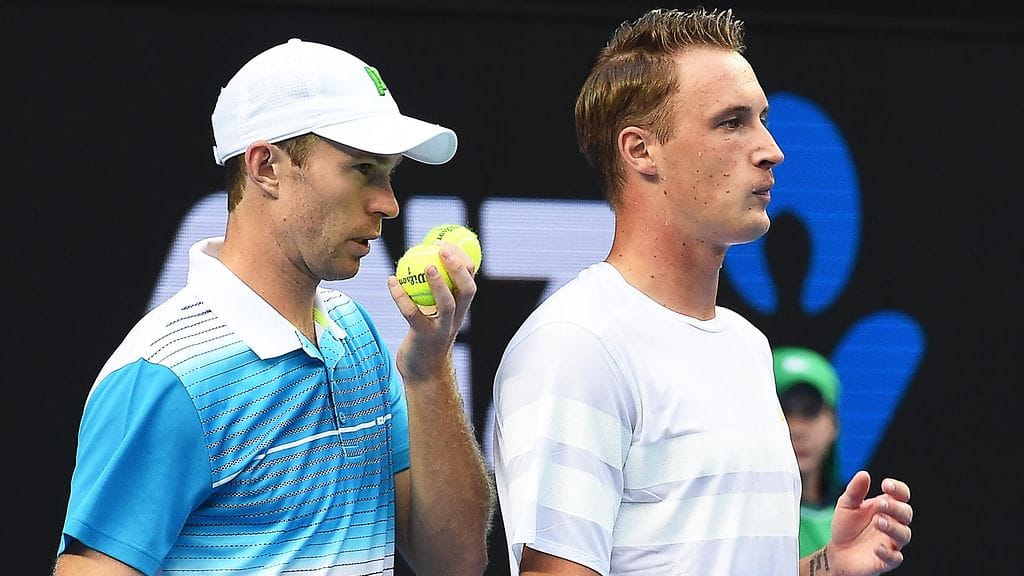 John Peers (vas.) ja Henri Kontinen päihittivät toisella kierroksella turnauksen ykkössijoitetun parin (arkistokuva).