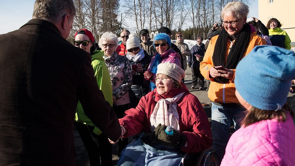 Presidentti Niinistö puhui ja tapasi kansalaisia Kolarin lukion pihalla 14. huhtikuuta 2016.
