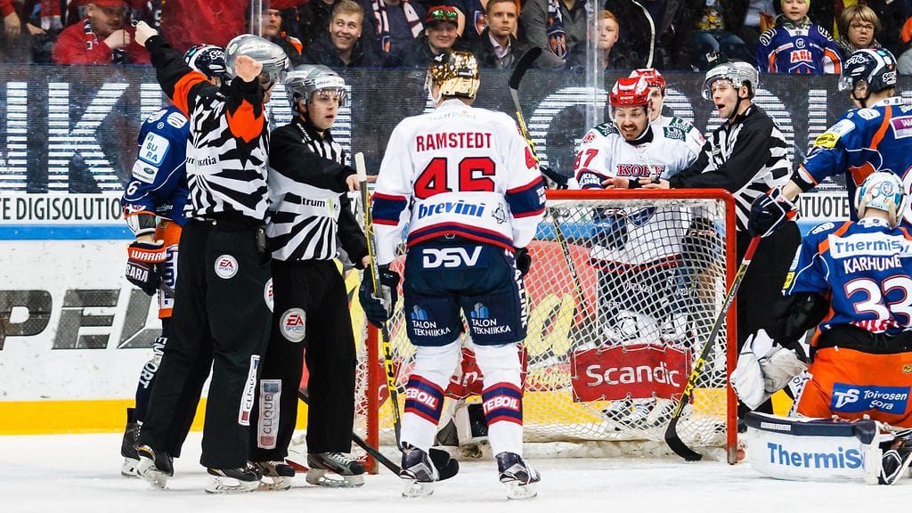 SM-liigan finaalisarja jatkuu perjantaina Tampereella. HIFK johtaa Tapparaa otteluvoitoin 2-1.