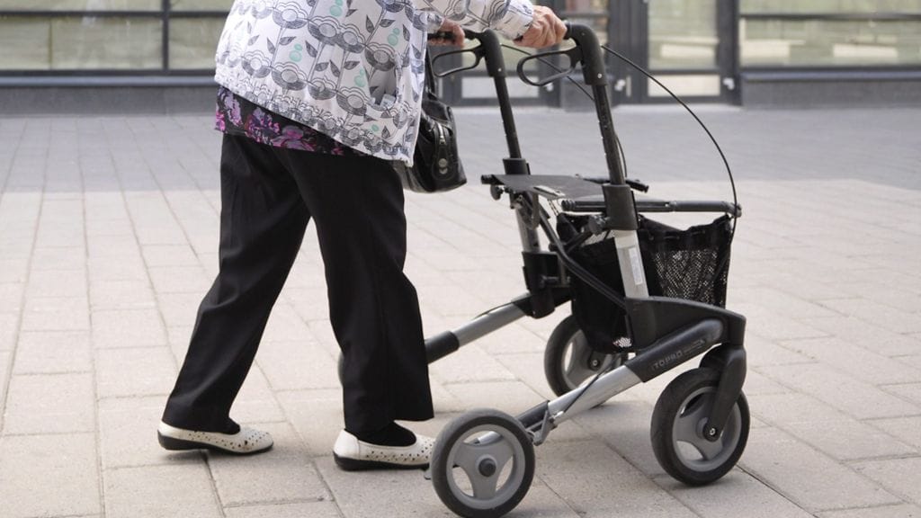 Tekijä oli napannut vanhusten käsilaukut pyörän sarvesta ja rollaattorin etukorista. Viimeinen tapaus jäikin vain yritykseksi.