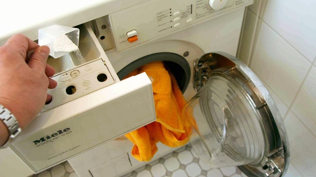 Pahalta tuoksahtavan pyykin syy voi löytyä pesukoneen piilevistä pöpönkerääjistä.