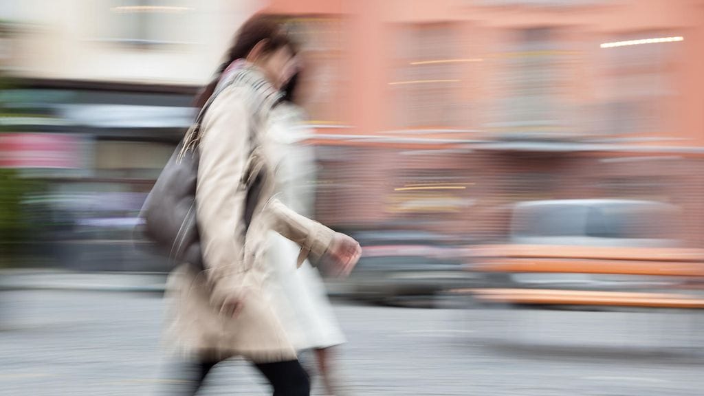Ohimenevän täydellisen muistikatkoksen aikaiset tapahtumat häviävät kokonaan muistista.