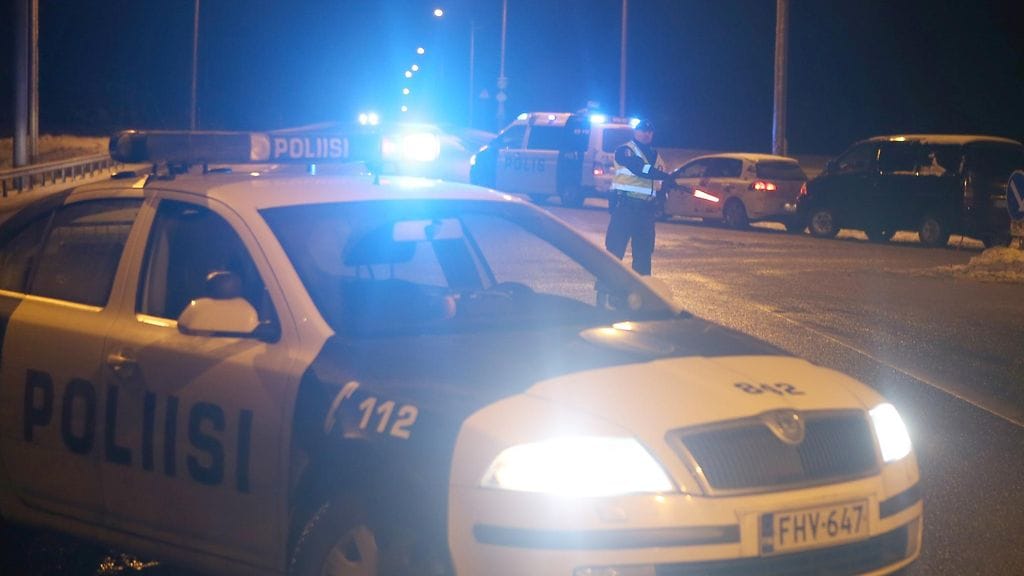 Kolaripaikalla kaahaavat ja kuvaamaan pysähtyvät ovat olleet taas poliisin riesana.