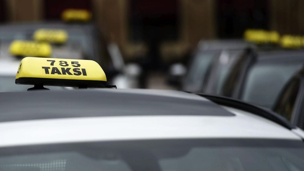 Taksiliiton laskelmien mukaan Suomessa löytyisi töitä heti noin tuhannelle taksinkuljettajalle.