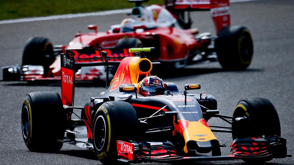 Daniil Kvjat ja Sebastian Vettel Kiinassa.