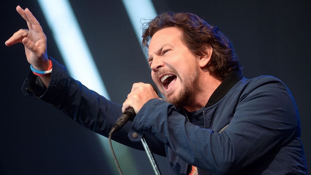 Pearl Jamin laulaja Eddie Vedder esiintymässä Berliinissä 26. kesäkuuta 2014.