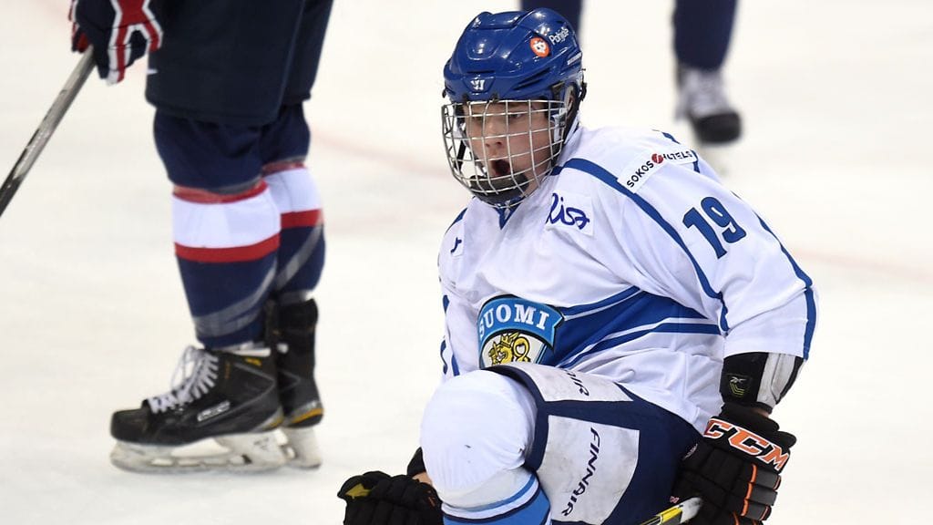 Eetu Tuulola alusti Pikkuleijonien ainokaisen Kanadaa vastaan.