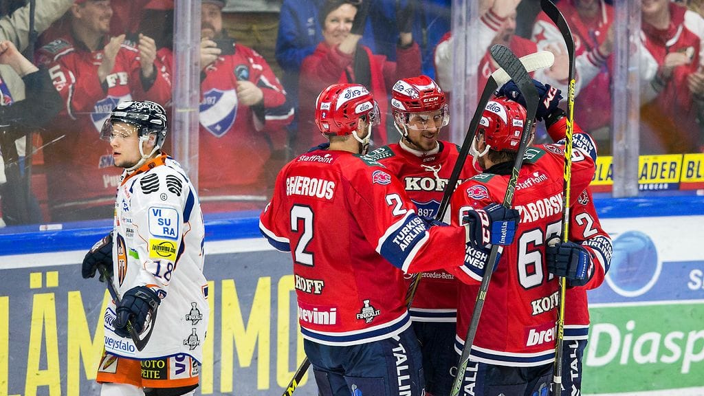 HIFK antoi tiistaina Tapparalle isän kädestä.
