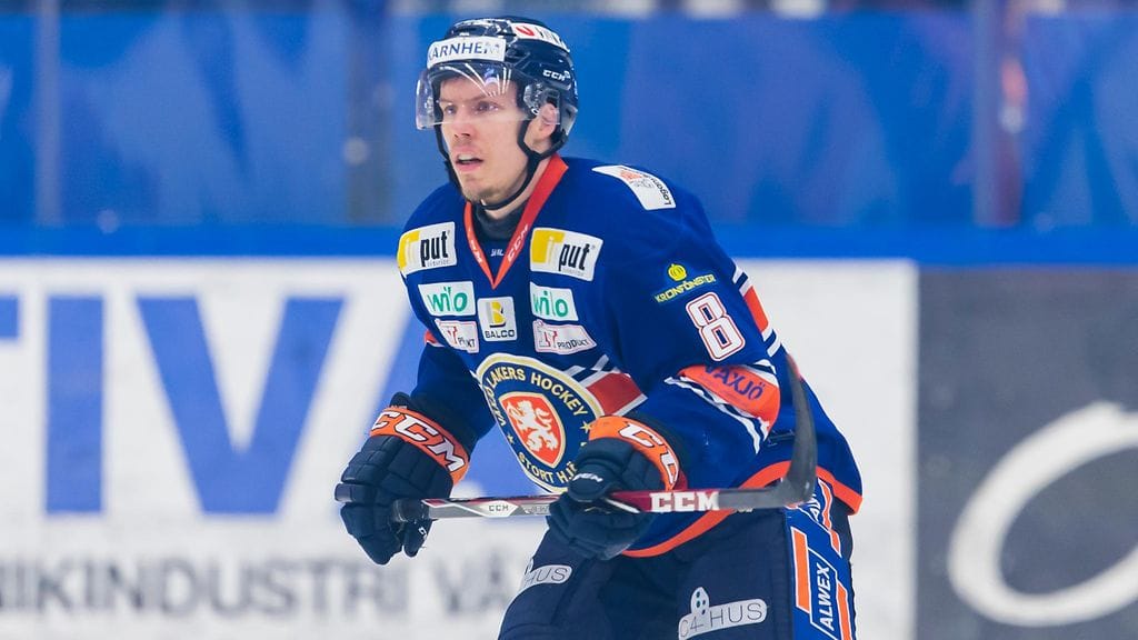 Ville Varakas Växjön paidassa.