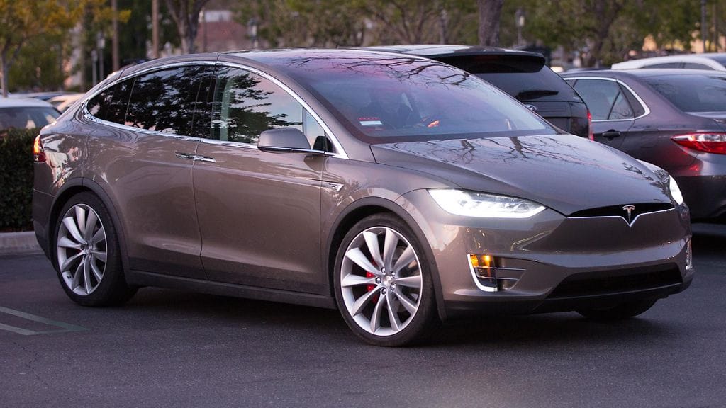 Tesla Model X. Kuvan auto ei liity juttuun.