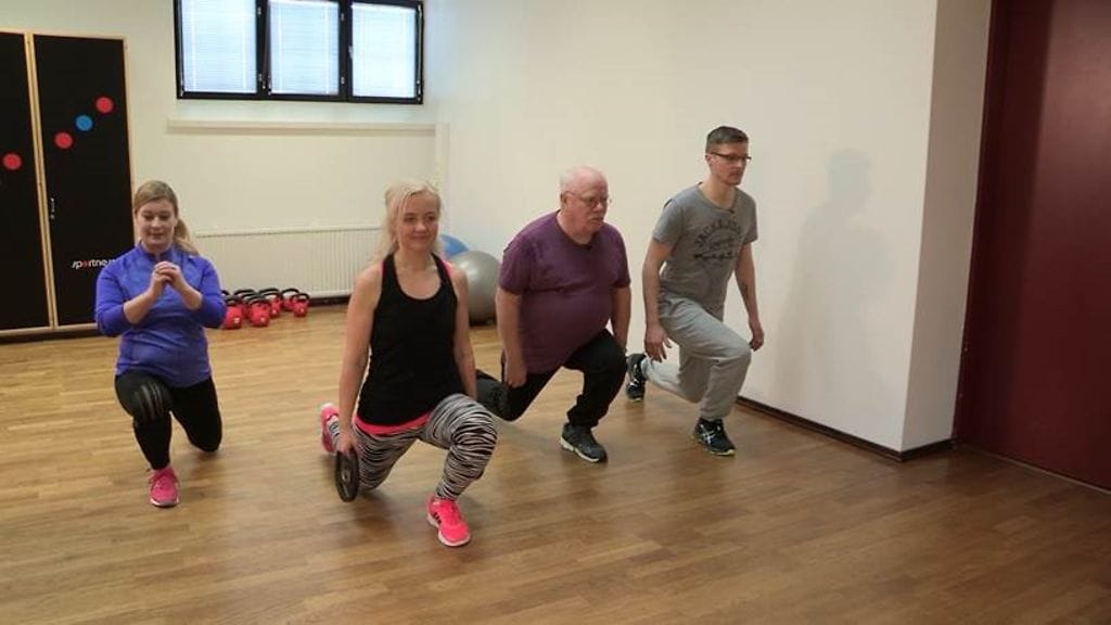 askelkyykky eteenpäin