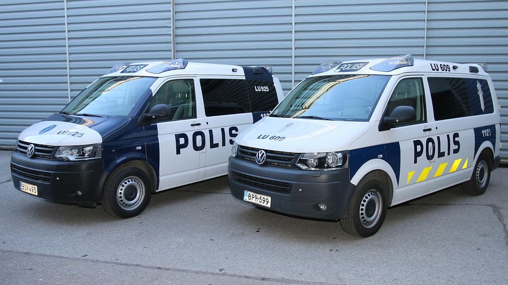 Poliisiautojen uusi väritys.