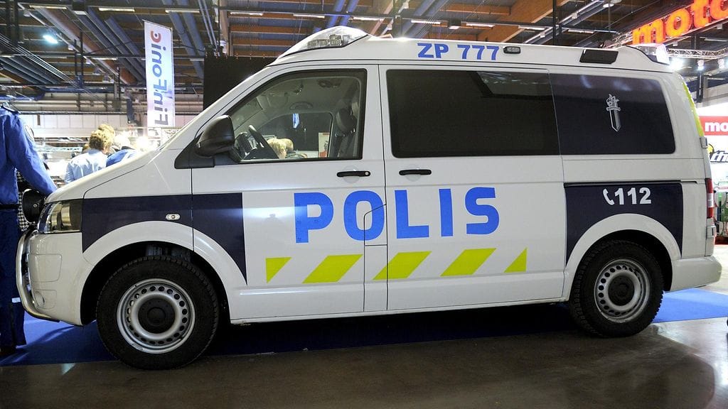 Poliisiauto uusissa väreissä Moottoripyörämessuilla Helsingissä 31. tammikuuta 2014.
