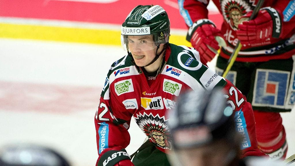 Artturi Lehkonen kiekkoili viime keväänä vielä Ruotsissa.