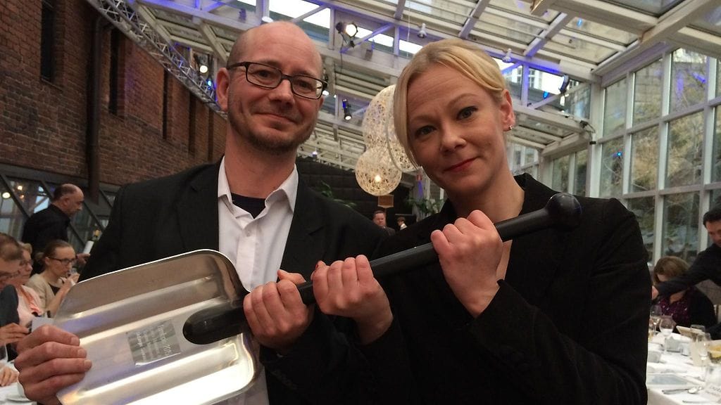 Lumilapio -palkinnon viime vuoden parhaasta tutkivasta jutusta ovat voittaneet Laura Halminen ja Tommi Nieminen. Heidän voittajajuttunsa käsitteli uusnatsijärjestö Suomen Vastarintaliikettä.