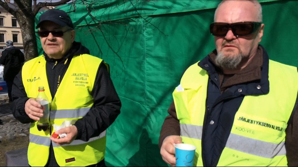 Järjestyksenvalvojat Jukka Tamminen ja Vilho Saarinen