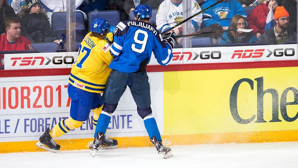 Jesse Puljujärvi paini Ruotsin Anton Karlssonin kanssa U20-kisoissa tammikuussa.