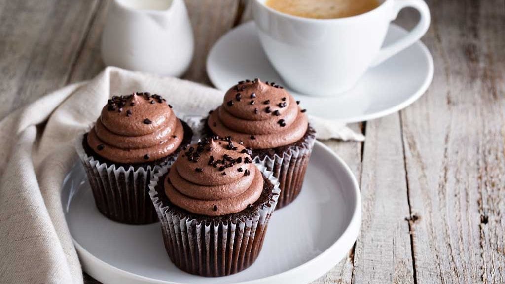 Suklaan kanssa sopii voimakasarominen kahvi.