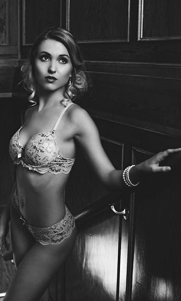 Alusvaatekuvat Iris Ojalammi