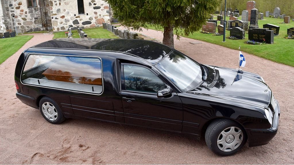 Ruumisauton kuljettajan tulee osata ajaa ennakoivasti ja rauhallisesti.