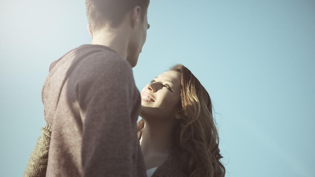 Pitkästä poikaystävästä voi olla paljon etua.