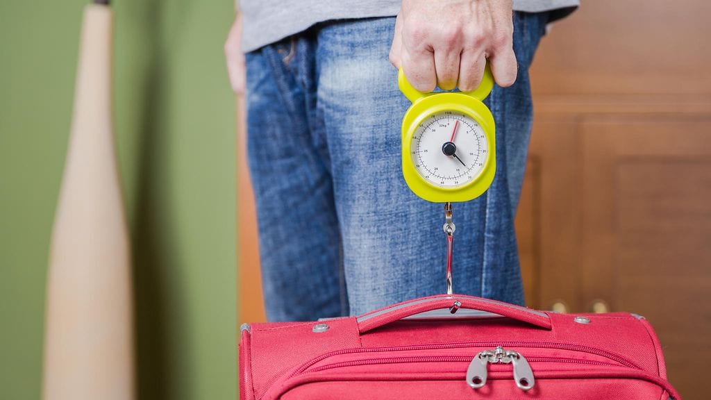 Matkalaukku punnitus