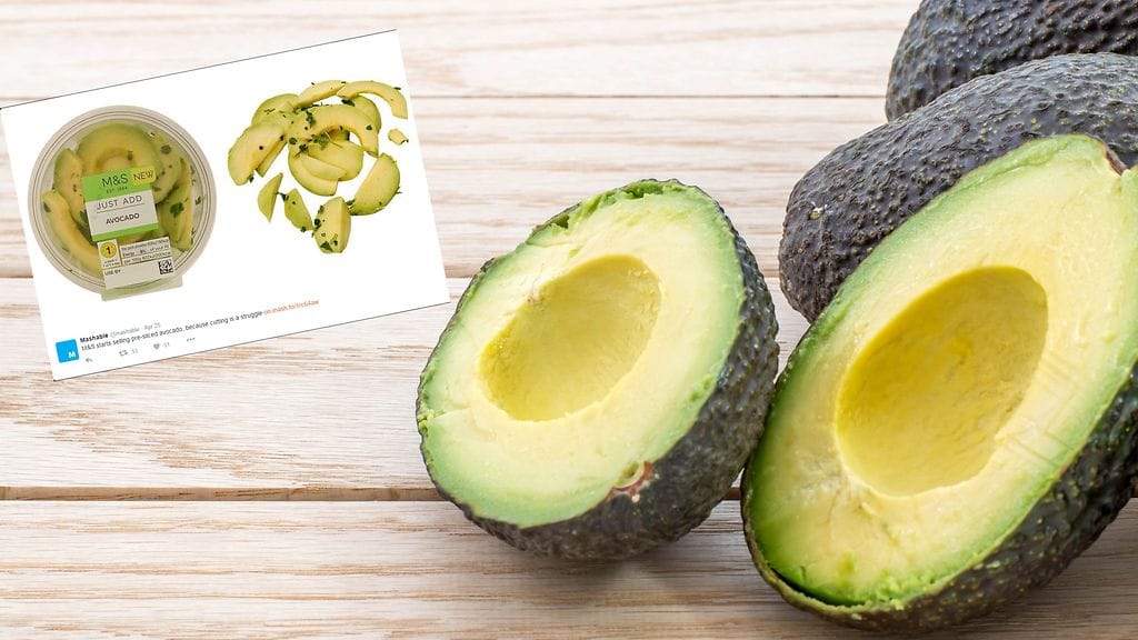 Muoviin pakatut avokadoviipaleet herättävät hämmennystä Twitterissä.