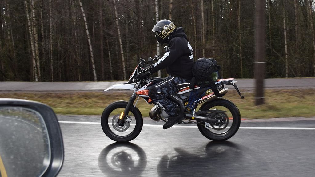 Leevi Tuomivaara ajoi mopolla Vantaalta Leville.