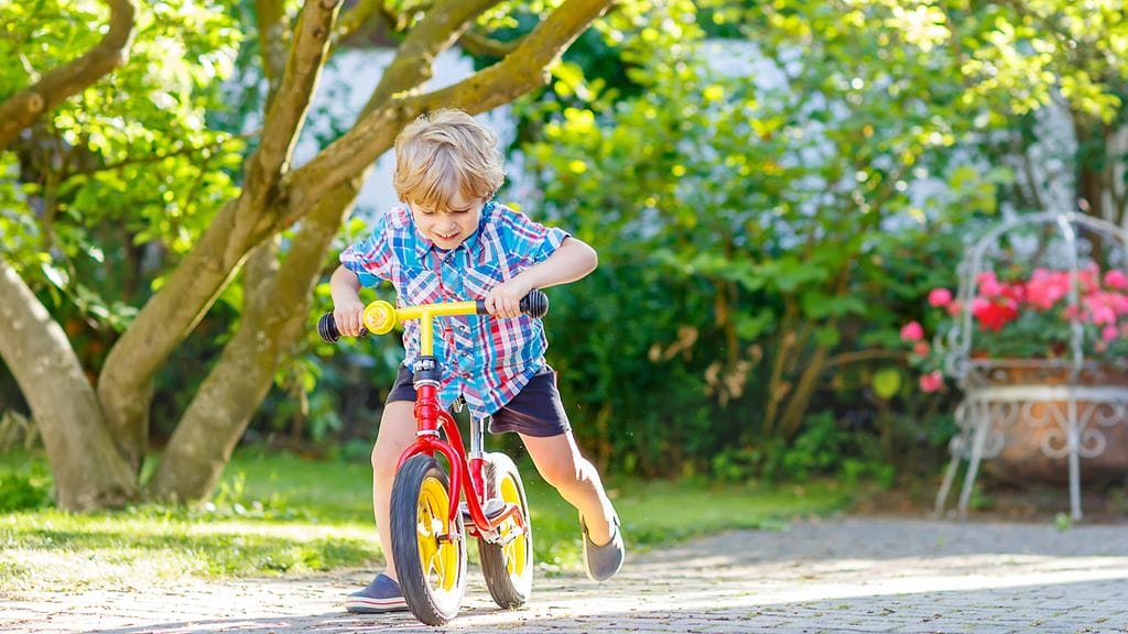 Ilman kypärää pyöräileminen oli viedä koululaiselta hengen.