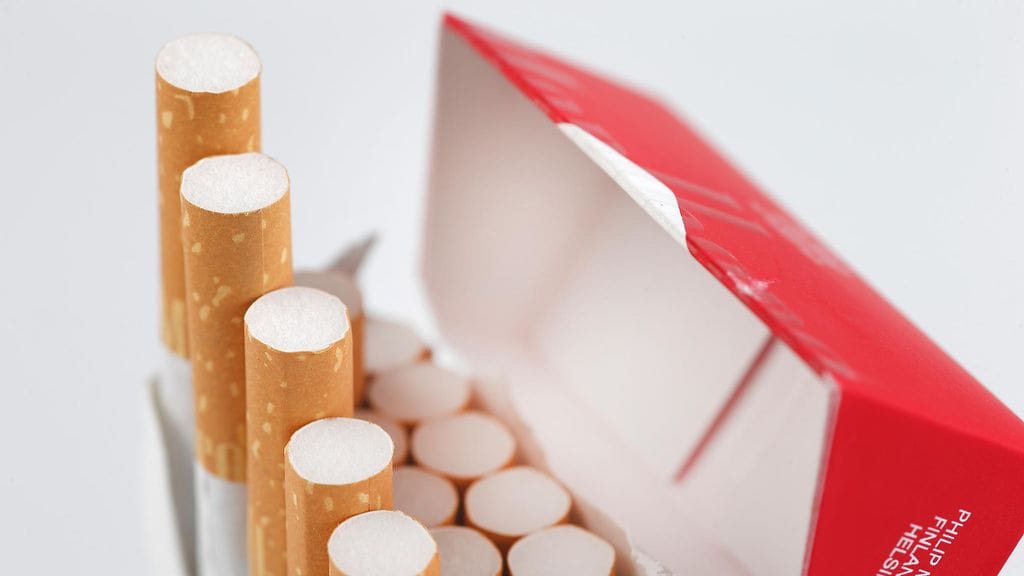 Ensimmäisenä uudenlaiset askit vuonna 2012 käyttöön ottaneessa Australiassa tupakointi on vähentynyt huomattavasti. Kuvituskuva.