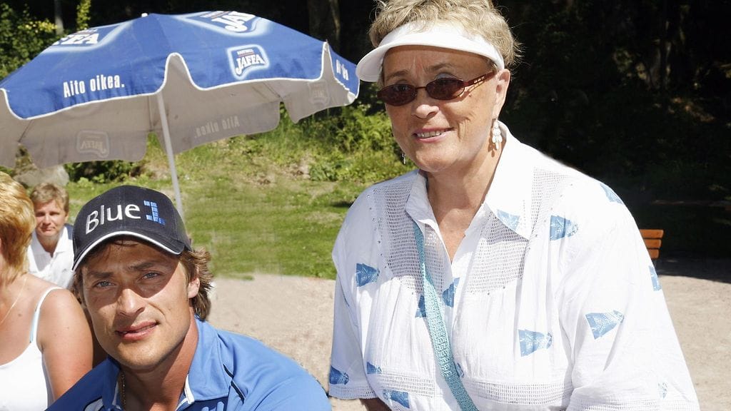Teemu ja äiti Liisa Selänne Bermudan Kannu -tenniskisa tapahtumassa Helsingin Kalastajatorpalla 1.heinäkuuta 2006.