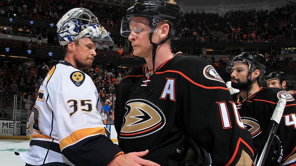 Pekka Rinne pysäytti Ducks-tähdet. Kuvassa pettynyt Corey Perry.