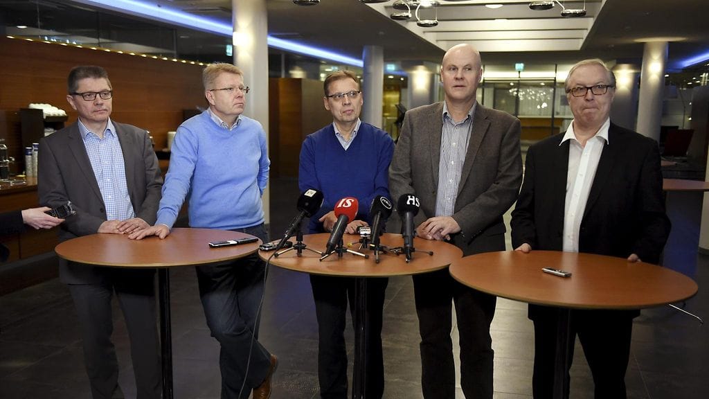 Muun muassa suuret työmarkkinajärjestöt ovat vedonneet, ettei hallitus kiristäisi ryhmähenkivakuutuksen verotusta. Kuvassa kuntatyönantajien työmarkkinajohtaja Markku Jalonen (vas.), EK:n toimitusjohtaja Jyri Häkämies, SAK:n entinen puheenjohtaja Lauri Lyly, STTK:n puheenjohtaja Antti Palola ja Akavan puheenjohtaja Sture Fjäder.