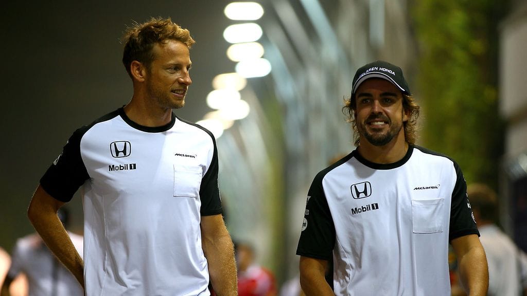 Jenson Button (vas.) ja Fernando Alonso tulevat hyvin toimeen keskenään.