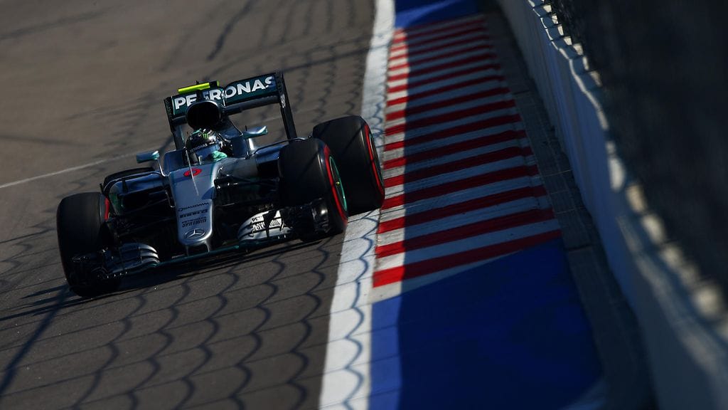 Nico Rosbergin auto herätti huolta Mercedes-johdossa.