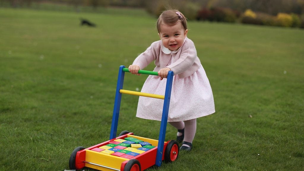 Prinsessa Charlotten ikuisti herttuatar Catherine.
