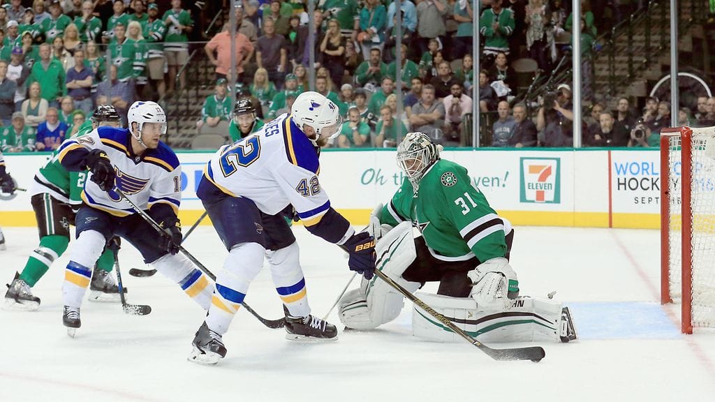 David Backes yllätti jatkoerässä Antti Niemen.