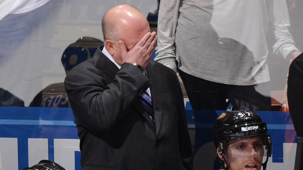 Bruce Boudreaun ja Anaheim Ducksin kausi päättyi nolosti.