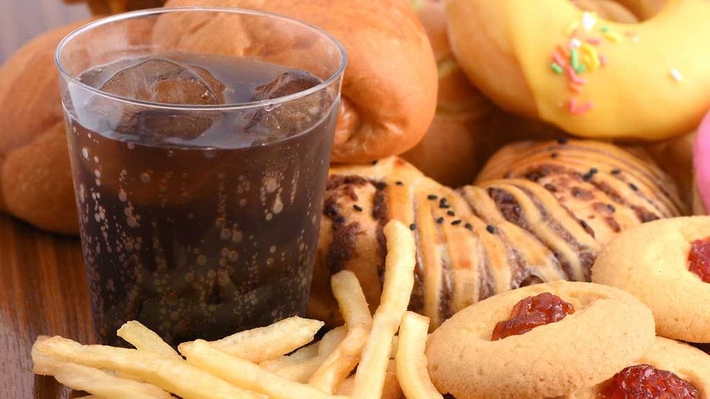 Roskaruoka sillöin tällöin ei olekaan haitaksi, jos muuten ruokavalio on terveellinen ja Välimeren ruokavalion mukainen.