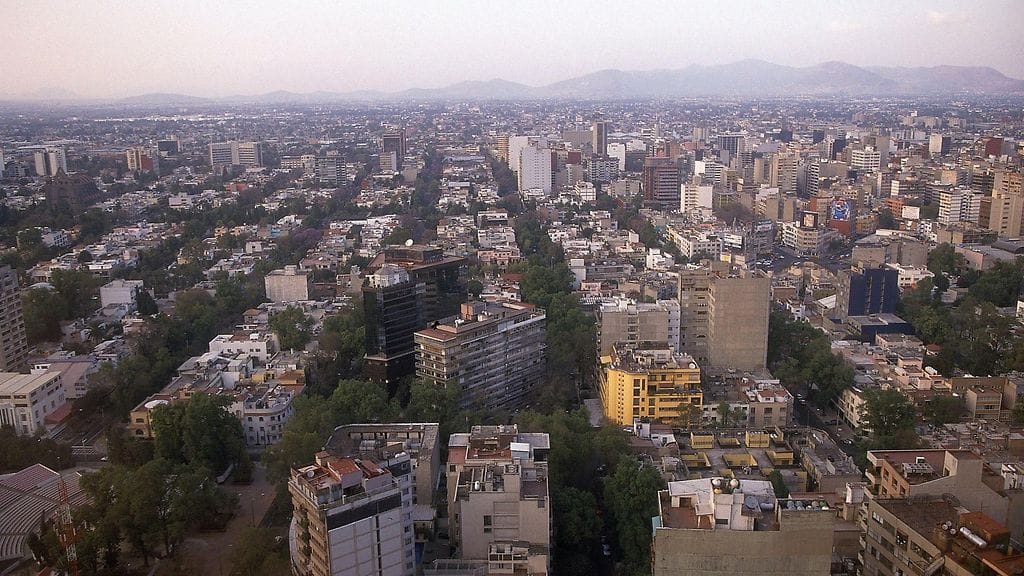Eri puolilta Meksikon pääkaupunkia löydettiin viikonlopun aikana kaksi irrotettua ihmispäätä. Arkistokuva Mexico Citystä.