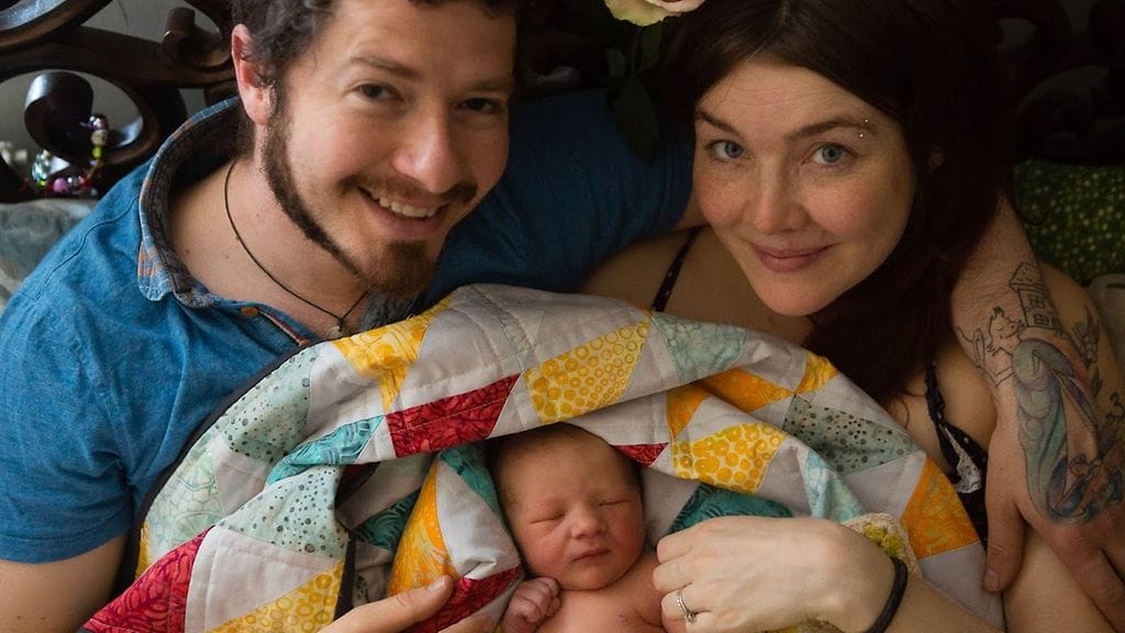 Thatcher Mines ja Reetta Ranta halusivat Paju-pojan syntyvän kotona. Kuva: Sulka Haro.