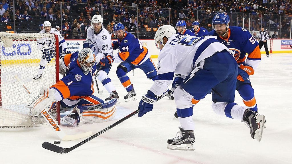 Valtteri Filppula lähenteli 36 kertaa torjuneen Thomas Greissin vartioimaa maalia.