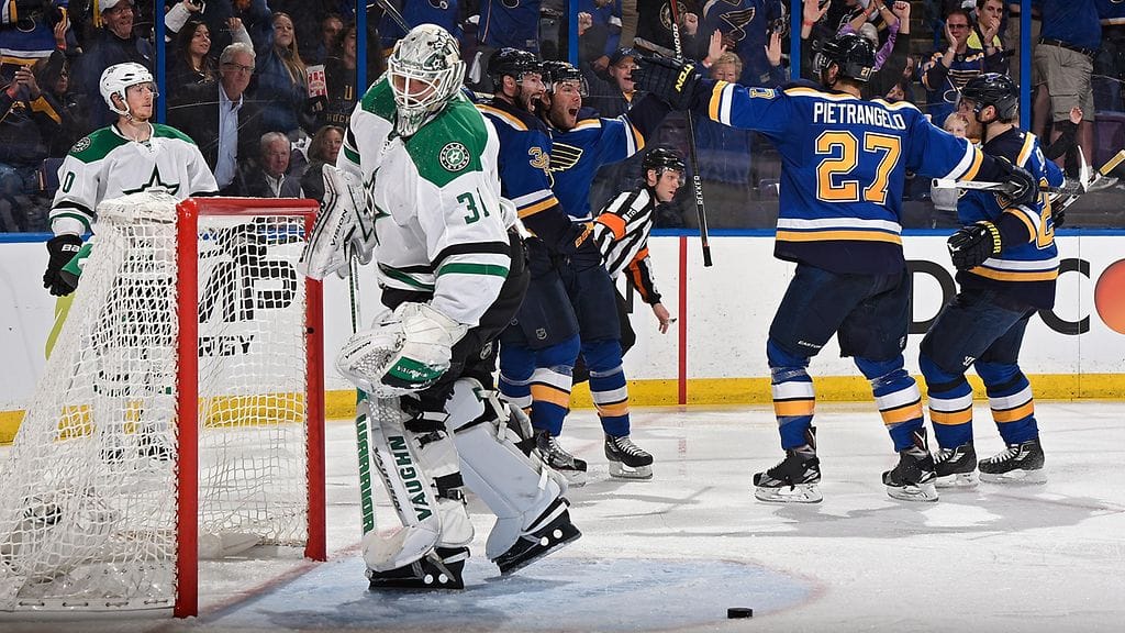 Antti Niemi päästi 12 laukauksesta kolme selkänsä taakse.