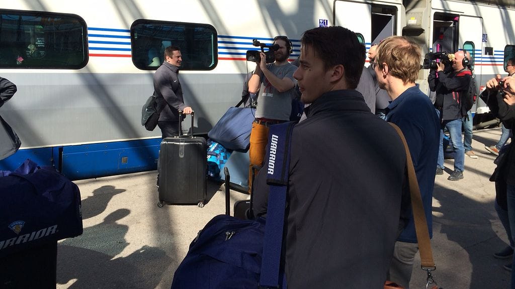 Juuse Saros ja Jussi Jokinen Helsingin rautatieasemalla keskiviikkona.