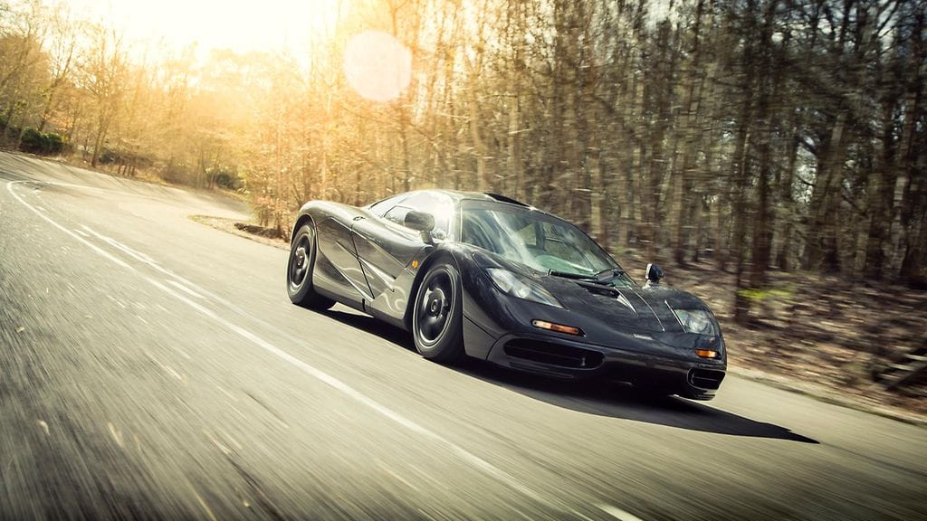 McLaren F1 -superauto