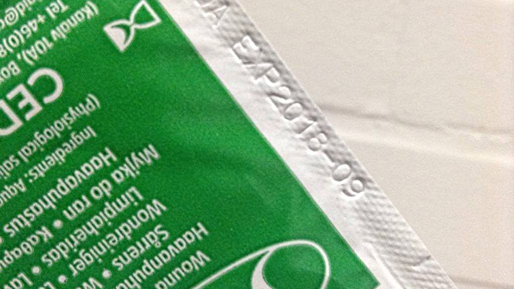 Puhdistuspyyhkeetkin menevät vanhaksi. Parasta ennen -päiväys löytyy saumasta.