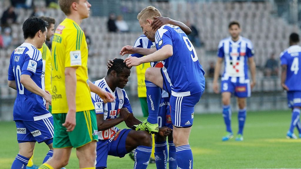 Mikael Forssell (oik.) viimeisteli kaksi maalia Ilveksen verkkoon.