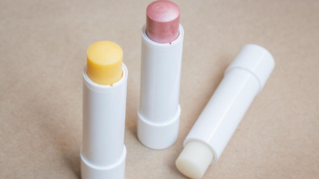 Asiantuntijoiden mukaan ihminen ei tule fysiologisesti riippuvaiseksi huulivoiteista.